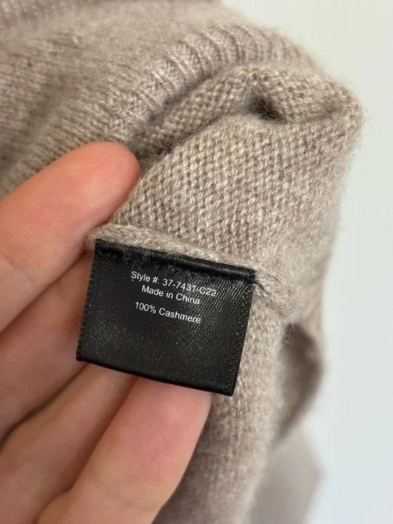 Jenni Kayne Flynn 100% Cashmere V-Neck Sweater in Oatmeal - Size M - Picture 4 of 5